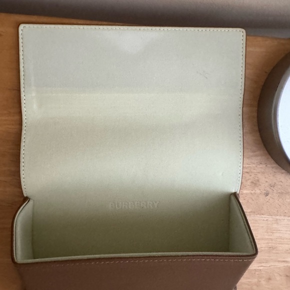 Burberry Red and White Patterned Sunglasses - Picture 11 of 11